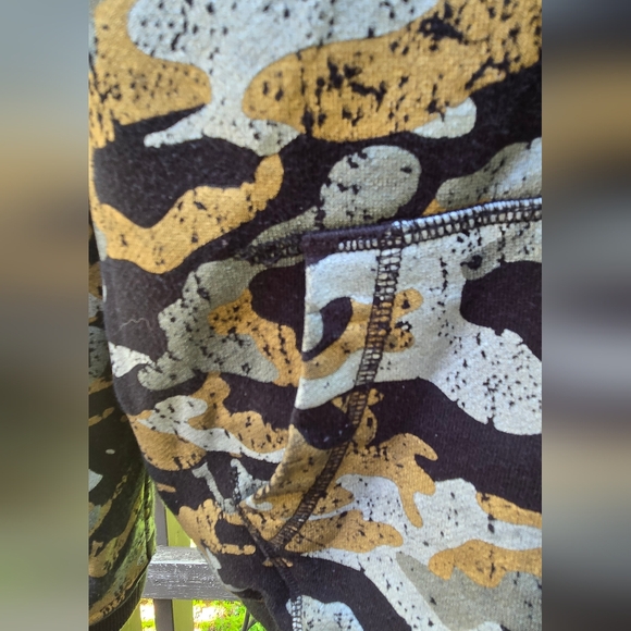 TRUE RELIGION Gold&silver Metalic Camo Front Pocket Hoodie SzL - Picture 5 of 11